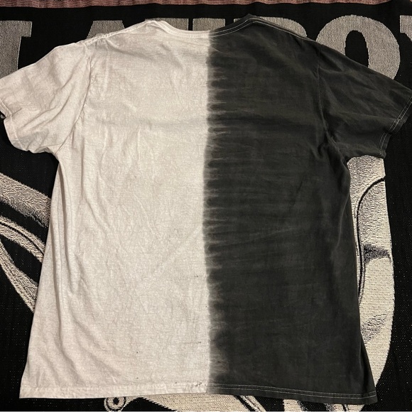 Chainsaw Massacre T-shirt - Picture 2 of 3